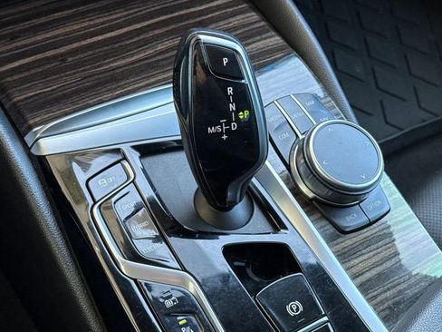 Used 2023 BMW 530e xDrive image 32