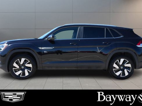 Used 2025 Volkswagen Atlas Cross Sport SE image 4