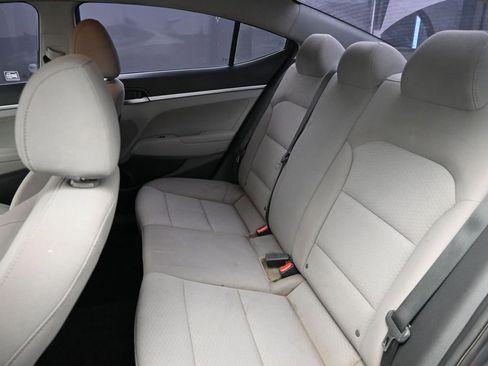 Used 2020 Hyundai Elantra SE FWD image 13