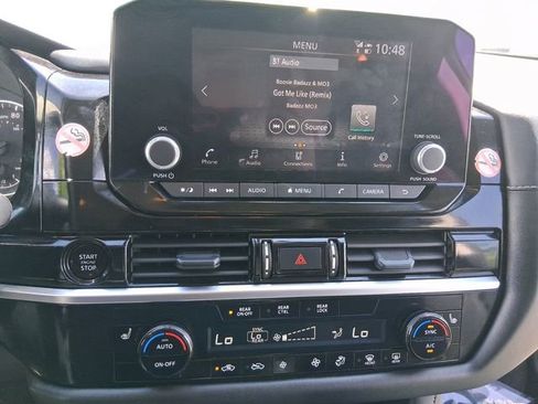 Used 2025 Nissan Pathfinder SV AWD/4WD image 21