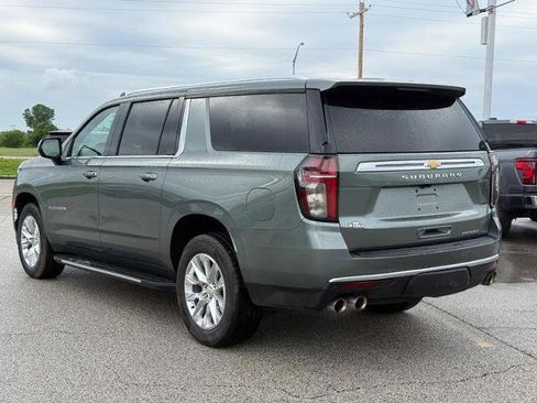 Used 2023 Chevrolet Suburban Premier AWD/4WD image 3