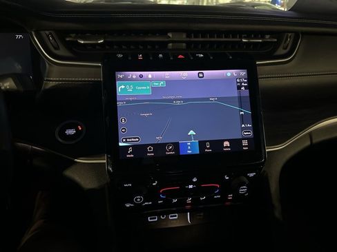 Used 2021 Jeep Grand Cherokee L Limited image 7