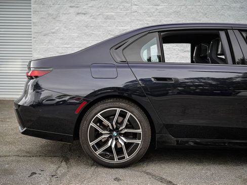 Used 2024 BMW 740i image 16