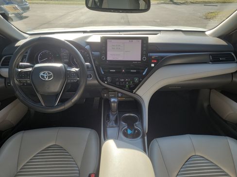 Used 2021 Toyota Camry SE w/ Audio Upgrade Package FWD image 16