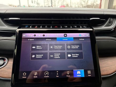 Used 2022 Jeep Grand Cherokee Summit w/ Luxury Tech Group V image 36