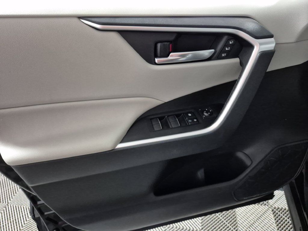 Used 2019 Toyota RAV4 XLE Premium w/ Cold Weather Package AWD/4WD image 15