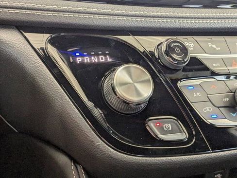 Used 2022 Chrysler Pacifica Limited w/ Uconnect Theater Family Group FWD image 12