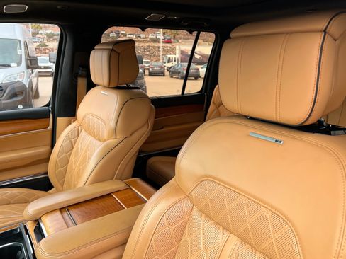 Used 2022 Jeep Grand Wagoneer Series III w/ HD Trailer Tow Package image 16