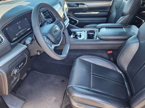 Used 2025 Jeep Wagoneer 4WD image 12