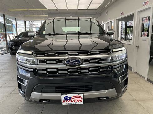 Used 2023 Ford Expedition Platinum AWD/4WD image 2