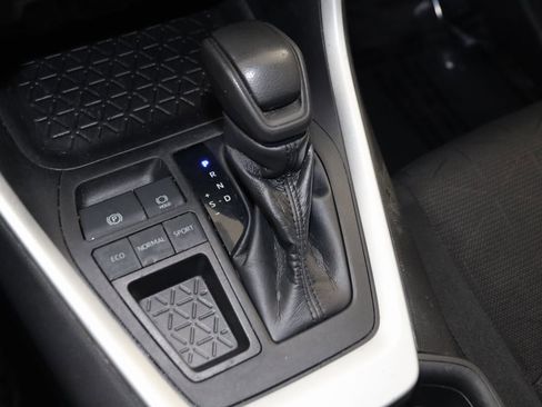 Used 2021 Toyota RAV4 XLE image 7