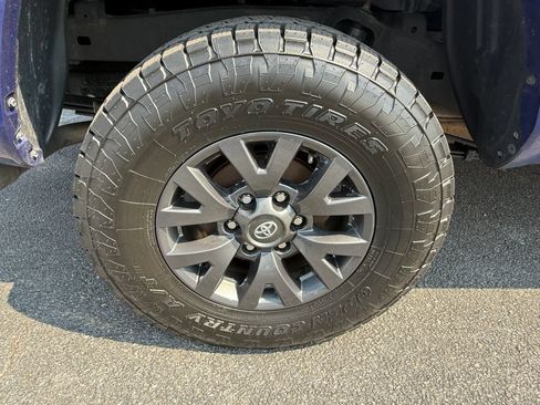 Used 2023 Toyota Tacoma SR5 AWD/4WD image 38