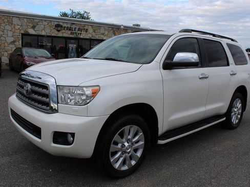 Used 2017 Toyota Sequoia Platinum AWD/4WD image 3