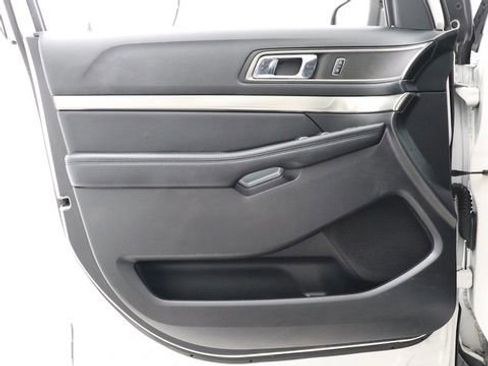 Used 2018 Ford Explorer XLT w/ Equipment Group 202A FWD image 39