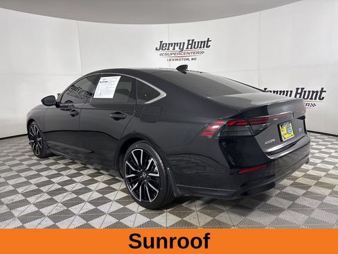Used 2023 Honda Accord Touring image 8