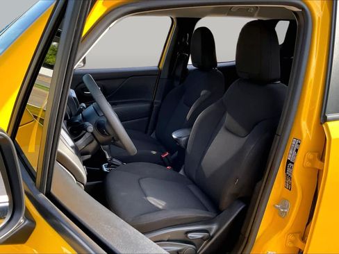 Used 2023 Jeep Renegade Latitude AWD/4WD image 8