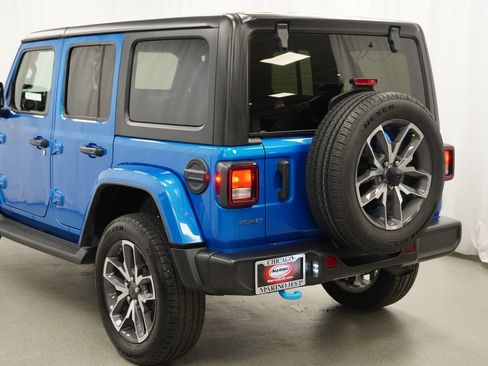 Used 2024 Jeep Wrangler Unlimited w/ Convenience Group AWD/4WD image 13
