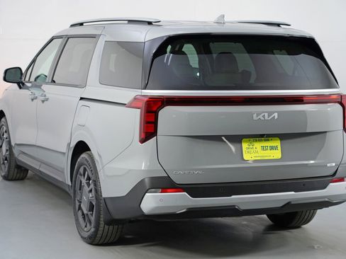 Used 2025 Kia Carnival EX image 53