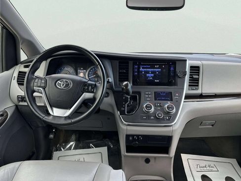 Used 2016 Toyota Sienna XLE AWD/4WD image 19