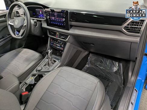 Used 2025 Volkswagen Taos SE image 30