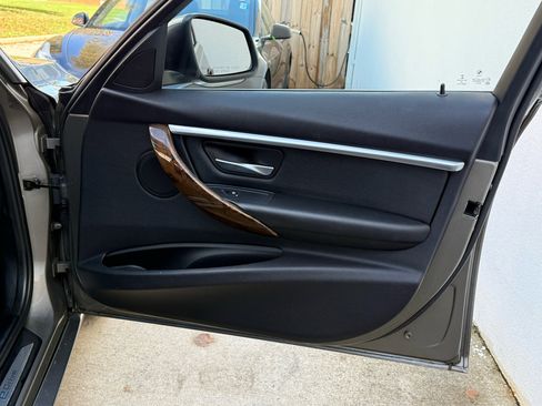 Used 2017 BMW 330e image 37