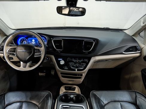 Used 2020 Chrysler Pacifica Limited FWD image 22