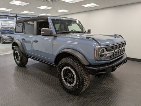 Used 2024 Ford Bronco Badlands image 3
