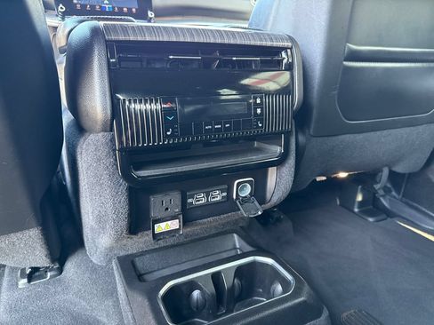 Used 2024 Jeep Wagoneer Series II AWD/4WD image 33