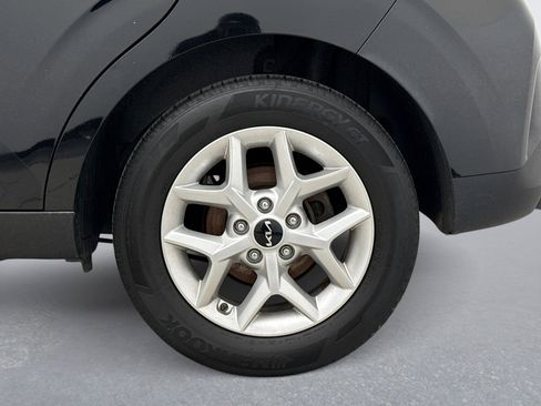 Used 2023 Kia Soul LX w/ LX Technology Package image 12