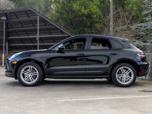 Certified 2025 Porsche Macan image 2