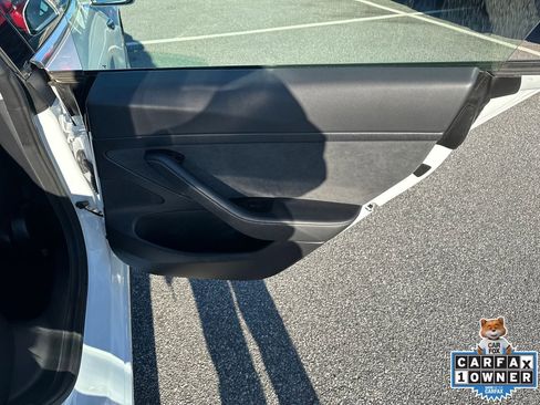 Used 2020 Tesla Model 3 Standard Range Plus image 16