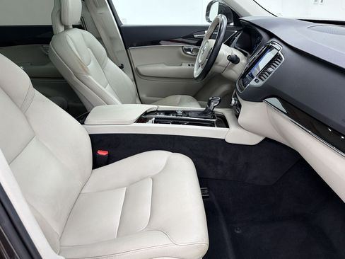 Used 2018 Volvo XC90 T6 Momentum w/ Convenience Package AWD/4WD image 27