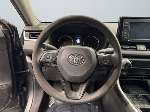 Used 2021 Toyota RAV4 LE image 12