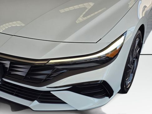 New 2026 Hyundai Elantra Limited FWD image 11