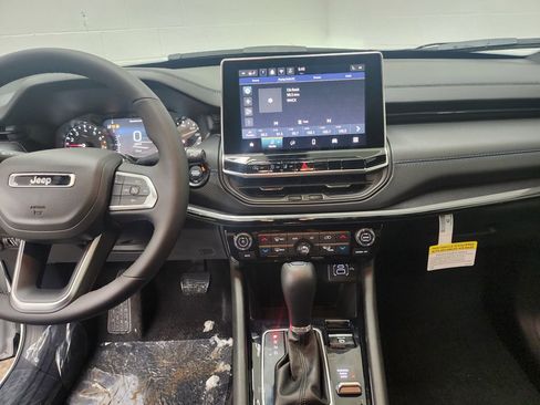 New 2026 Jeep Compass Latitude image 21