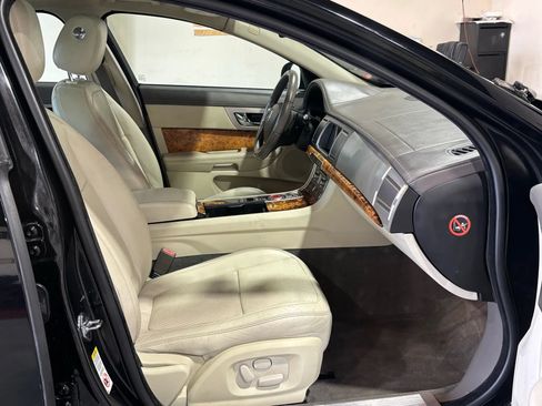 Used 2010 Jaguar XF Premium RWD image 12