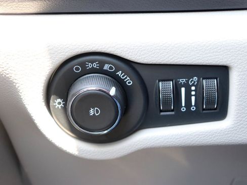 Used 2024 Chrysler Pacifica Touring-L FWD image 50