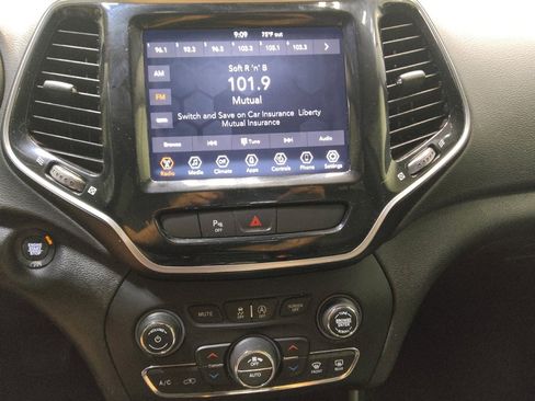 Used 2019 Jeep Cherokee Limited FWD image 25
