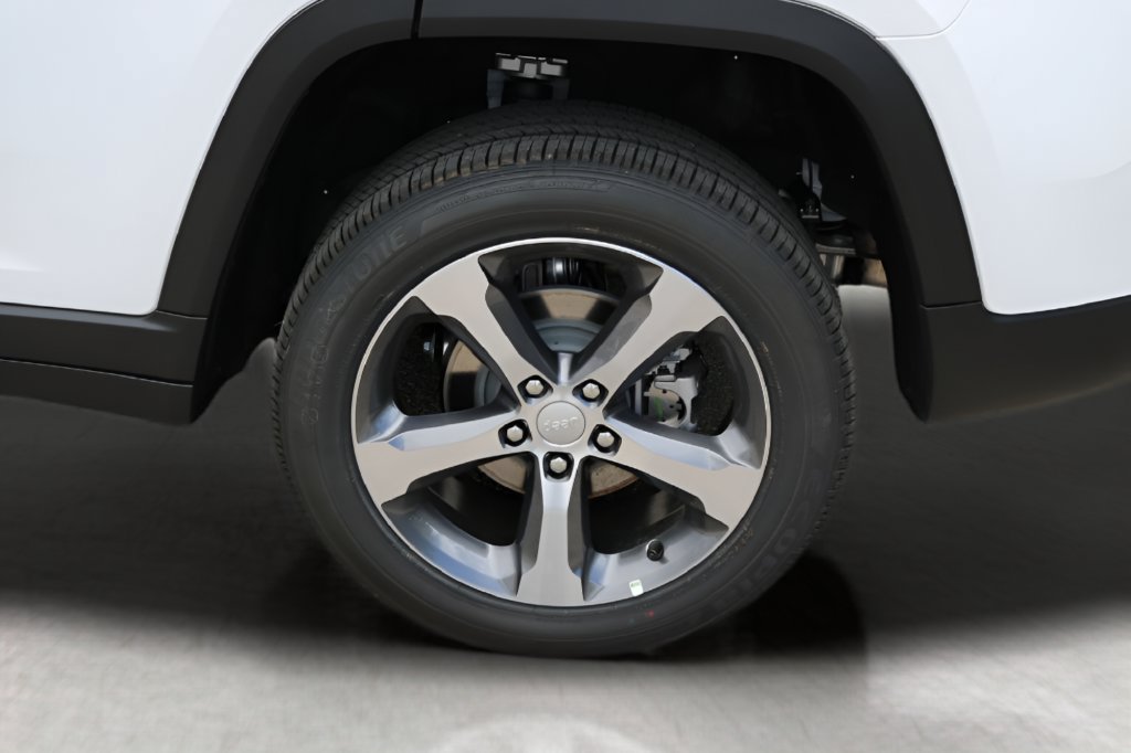 New 2026 Jeep Grand Cherokee Limited RWD image 9