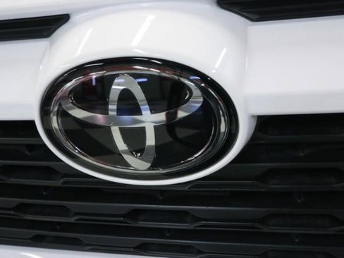 Used 2021 Toyota RAV4 XLE w/ Convenience Package FWD image 37