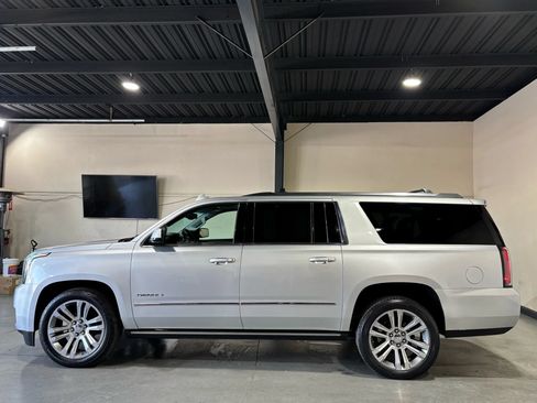 Used 2019 GMC Yukon XL Denali w/ Denali Ultimate Package AWD/4WD image 7