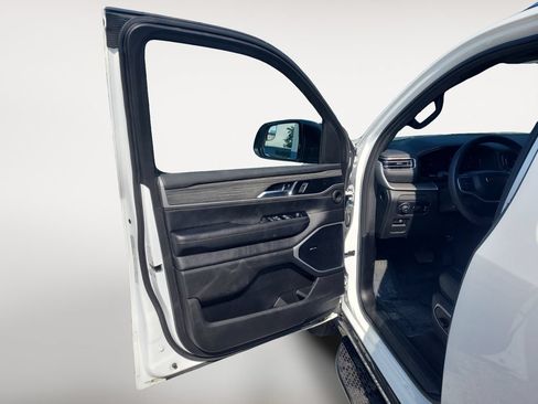 Used 2024 Jeep Wagoneer Series II w/ Flexible Seating Group RWD image 24