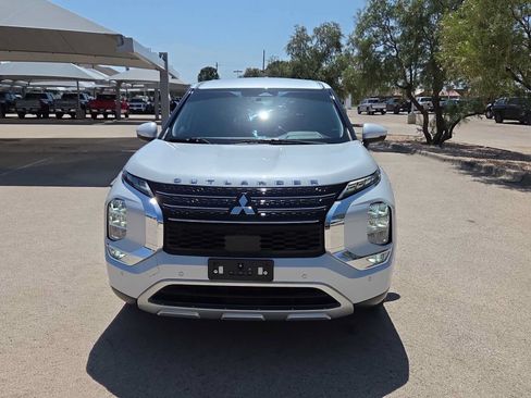 Used 2023 Mitsubishi Outlander SE FWD image 3