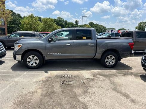 Used 2018 Nissan Titan SV w/ SV Convenience Package image 8