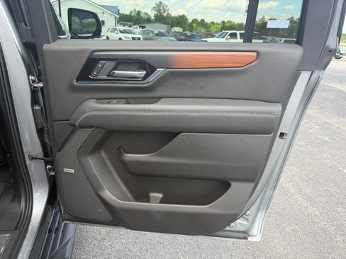 Used 2025 GMC Yukon XL Denali AWD/4WD image 22