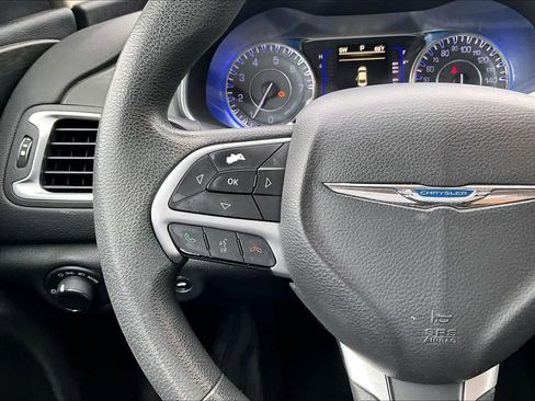 Used 2016 Chrysler 200 Limited image 18