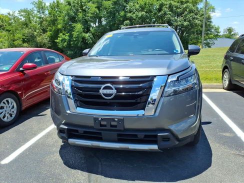 Used 2023 Nissan Pathfinder SL w/ SL Premium Package AWD/4WD image 5