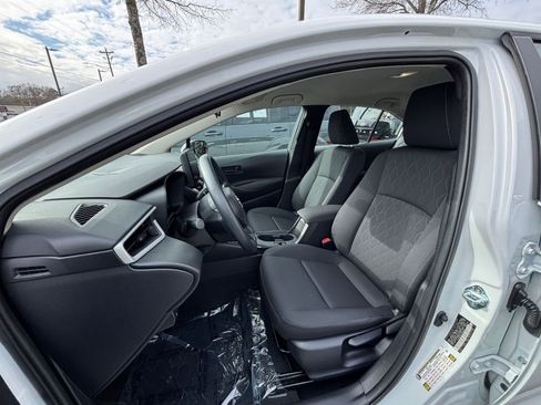 Used 2025 Toyota Corolla LE image 36