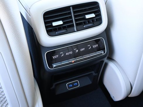 Used 2024 Mercedes-Benz GLS 450 4MATIC image 30