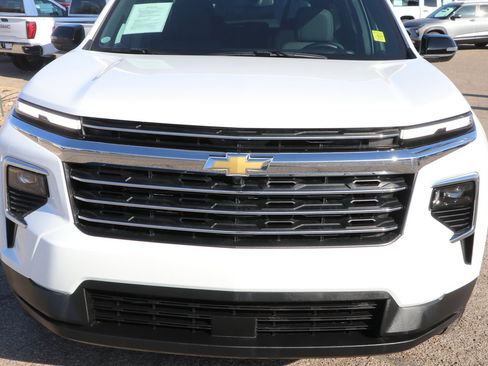 Used 2026 Chevrolet Traverse LT image 2